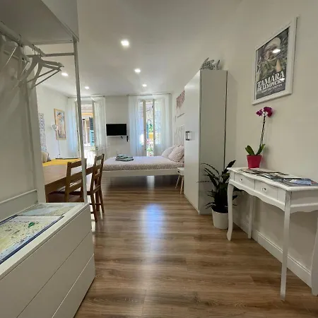 Apartment In Centro Storico Intra